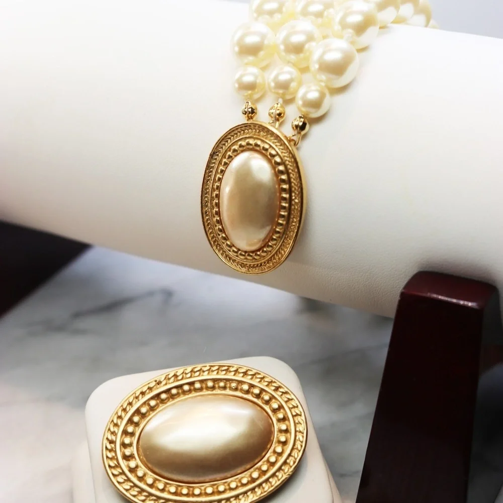 Vintage Carolee Pearl Brooch
